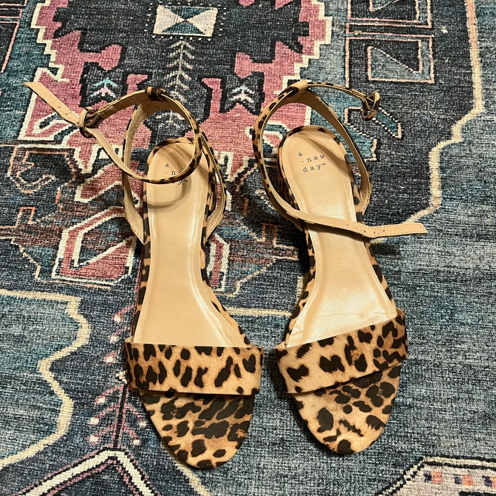 Leopard print sandals!